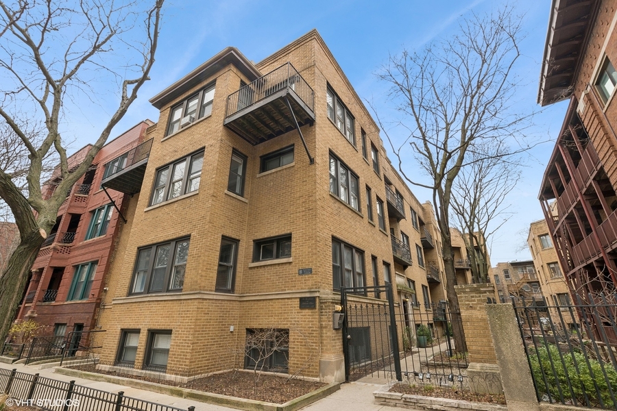 Property photo for 818 W Lakeside Place, #2S, Chicago, IL