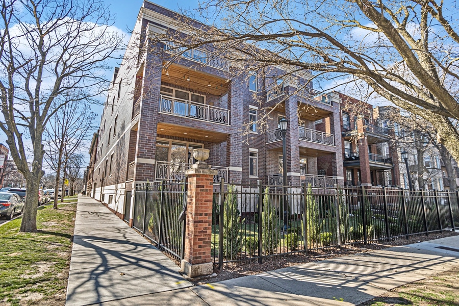 Property photo for 1346 W Sunnyside Avenue, #4C, Chicago, IL