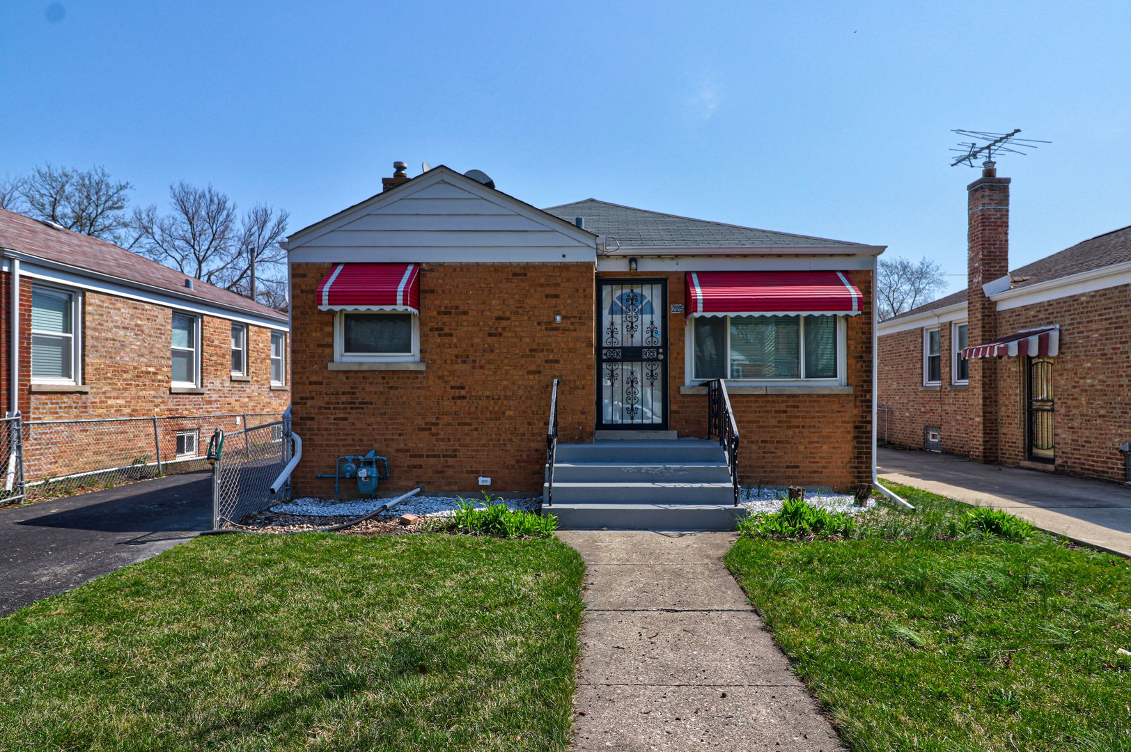 For Sale 225 Bellwood Avenue, Bellwood, IL 60104 3 Beds / 2 Full