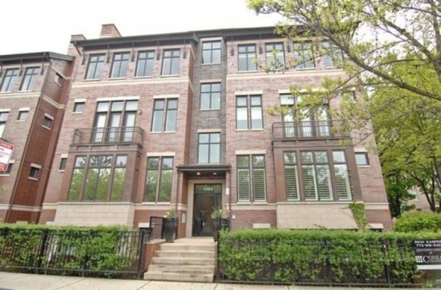 Sold 1253 W Melrose Street Gw Chicago Il 2 Beds 2 Full Baths Chicago Il Sold Listing Mls