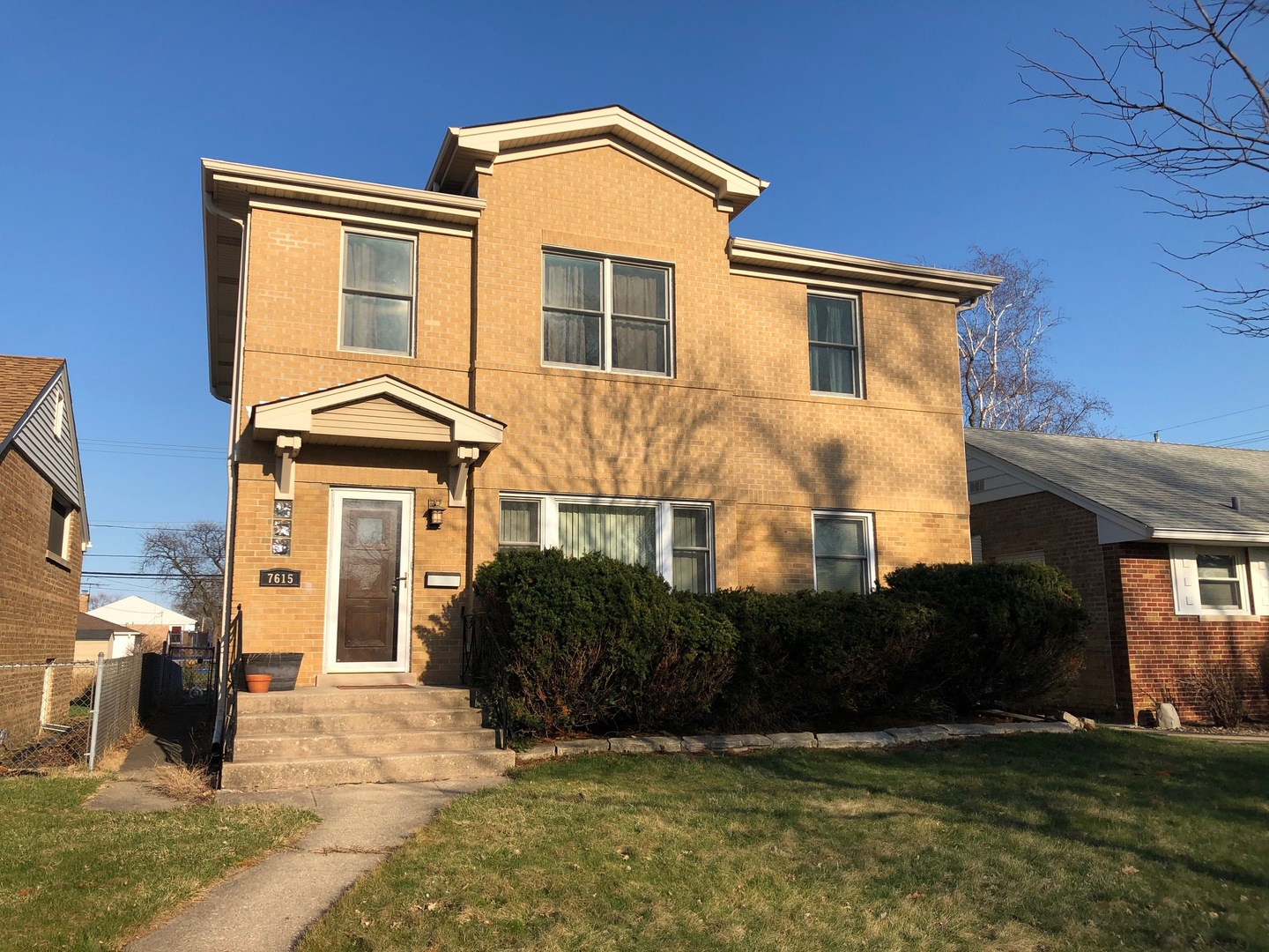 For Sale 7615 Park Avenue Skokie Il 5 Beds 3 Full Baths 369 900