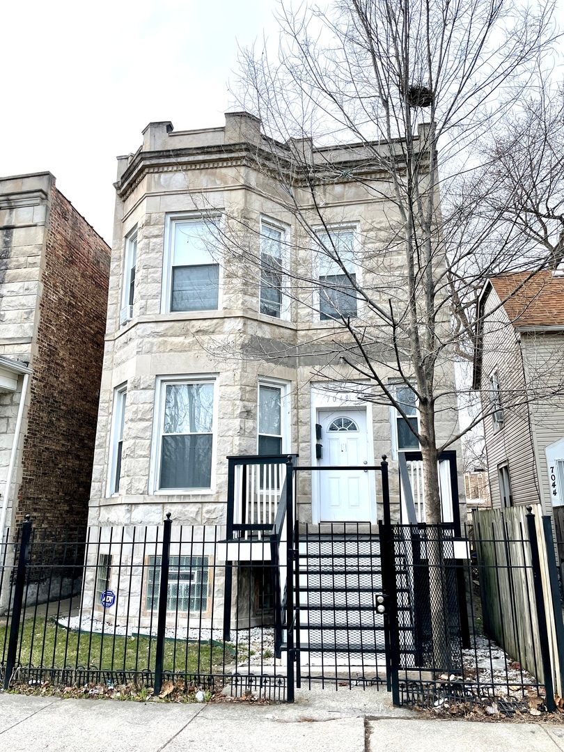 For Sale 7048 S Emerald Avenue, Chicago, IL 60621 5 Beds / 2 Full